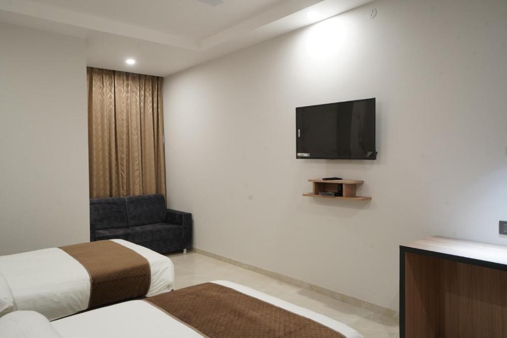 TV a/nebo společenská místnost v ubytování Hotel Krishna Inn