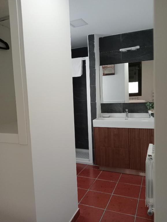 Kuchyňa alebo kuchynka v ubytovaní Apartamentos La Piedra en pleno centro histórico con dos dormitorios y dos baños