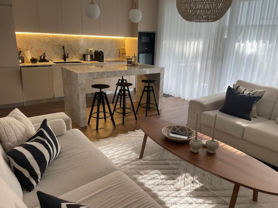 Luxury ground floor Apt with garden - Bay of Lalzi - Image 1