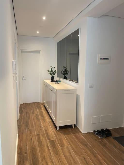 Luxury ground floor Apt with garden - Bay of Lalzi - Image 4