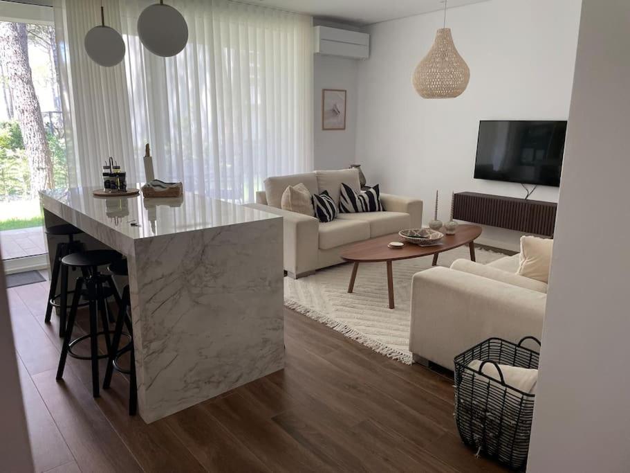 Luxury ground floor Apt with garden - Bay of Lalzi - Image 5