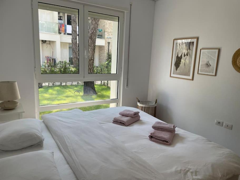 Luxury ground floor Apt with garden - Bay of Lalzi - Image 2