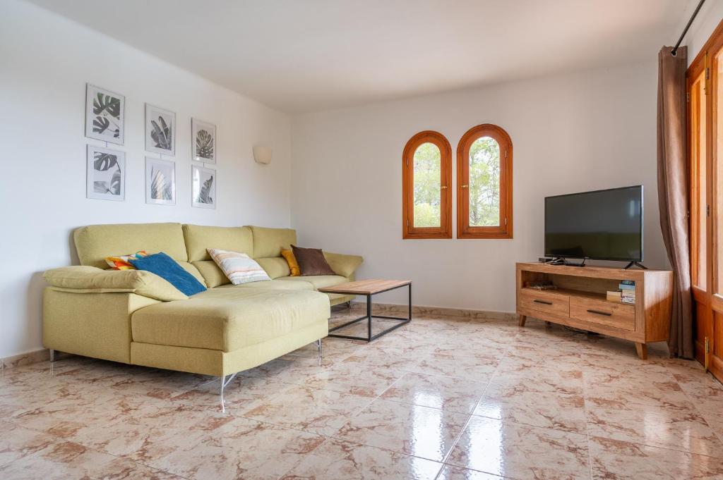 A television and/or entertainment centre at Finca Bosc de Can Alou by Mallorca House Rent