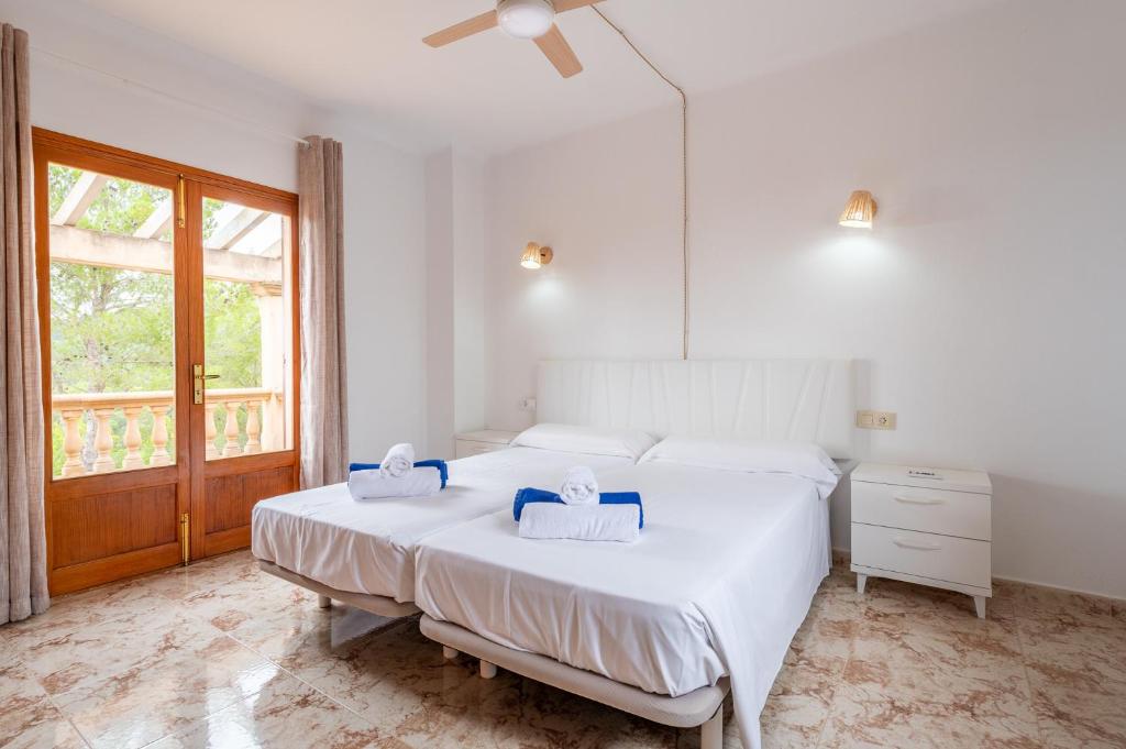 A bed or beds in a room at Finca Bosc de Can Alou by Mallorca House Rent