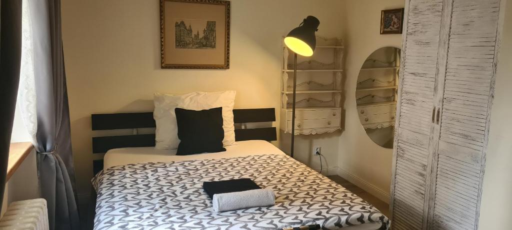 Postel nebo postele na pokoji v ubytování Airport Rooms