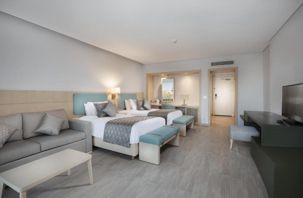 Cleopatra Sidi Heneish - 5