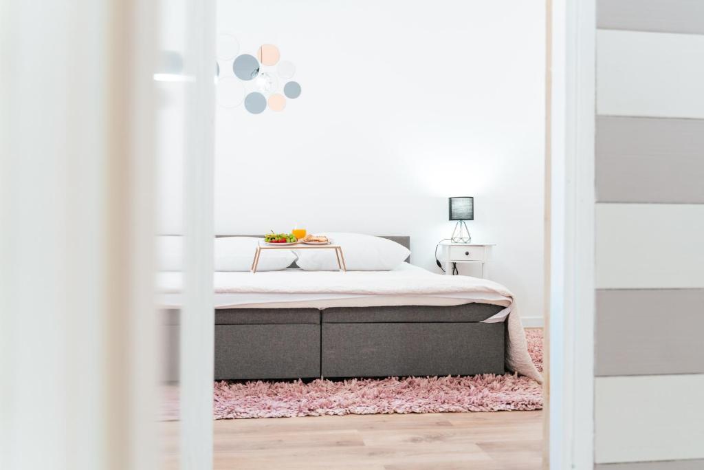 Postel nebo postele na pokoji v ubytování Dinara View Apartment-Knin