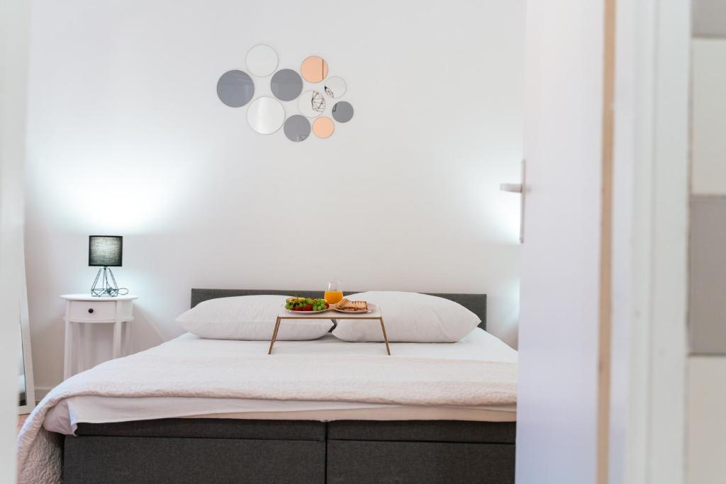 Postel nebo postele na pokoji v ubytování Dinara View Apartment-Knin
