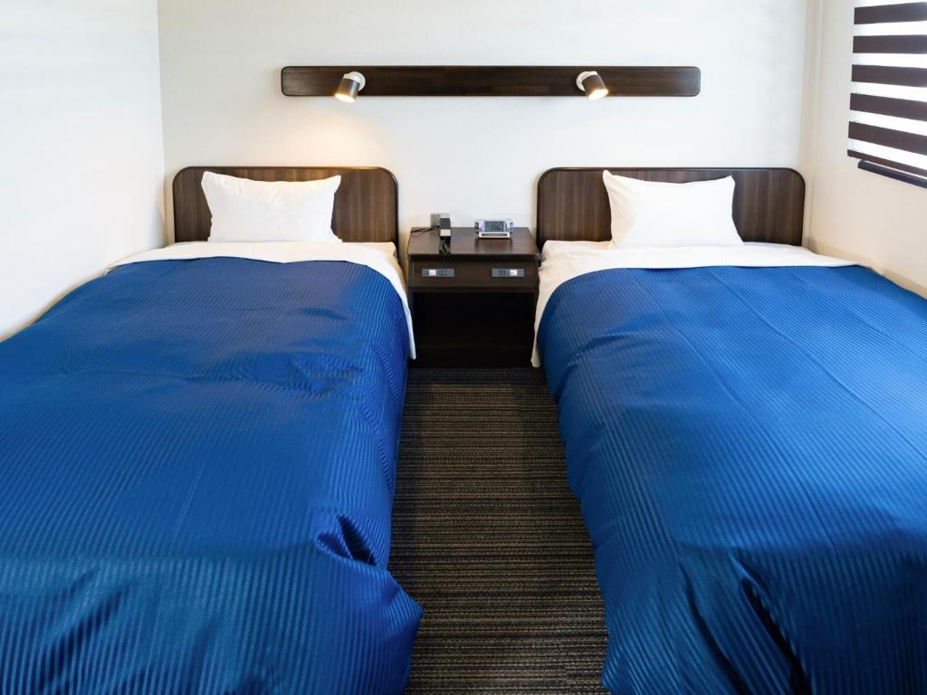 ShinkamigotoにあるHOTEL MARINEPIA - Vacation STAY 92240vのベッド2台が隣同士に設置された部屋です。