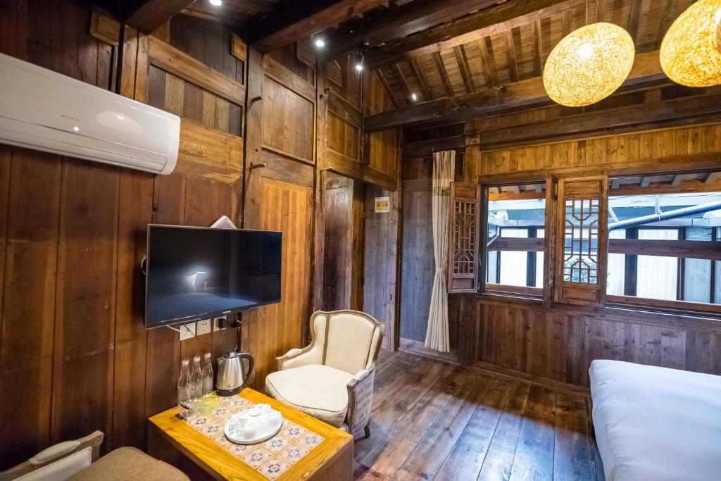 TV a/nebo společenská místnost v ubytování Alina Garden Boutique Resort Huangshan Hongcun