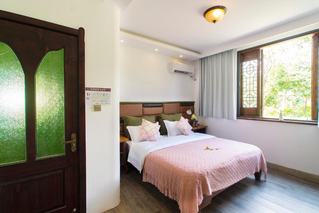 Postel nebo postele na pokoji v ubytování Alina Garden Boutique Resort Huangshan Hongcun