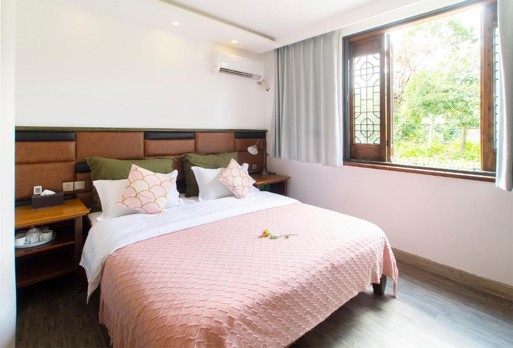 Postel nebo postele na pokoji v ubytování Alina Garden Boutique Resort Huangshan Hongcun