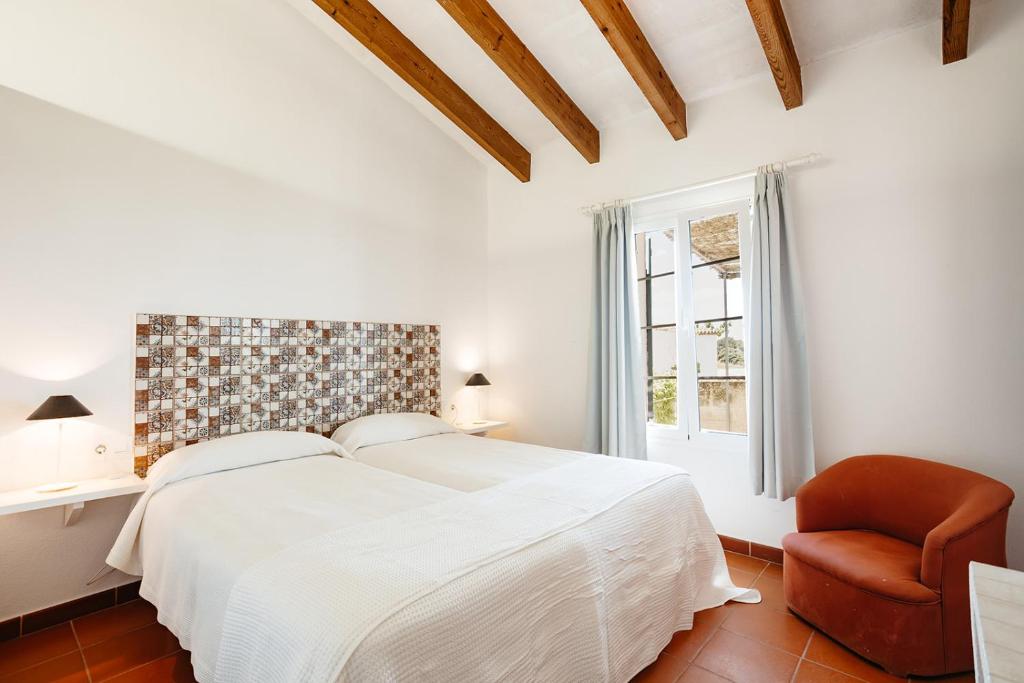 A bed or beds in a room at Agroturismo Son Triay