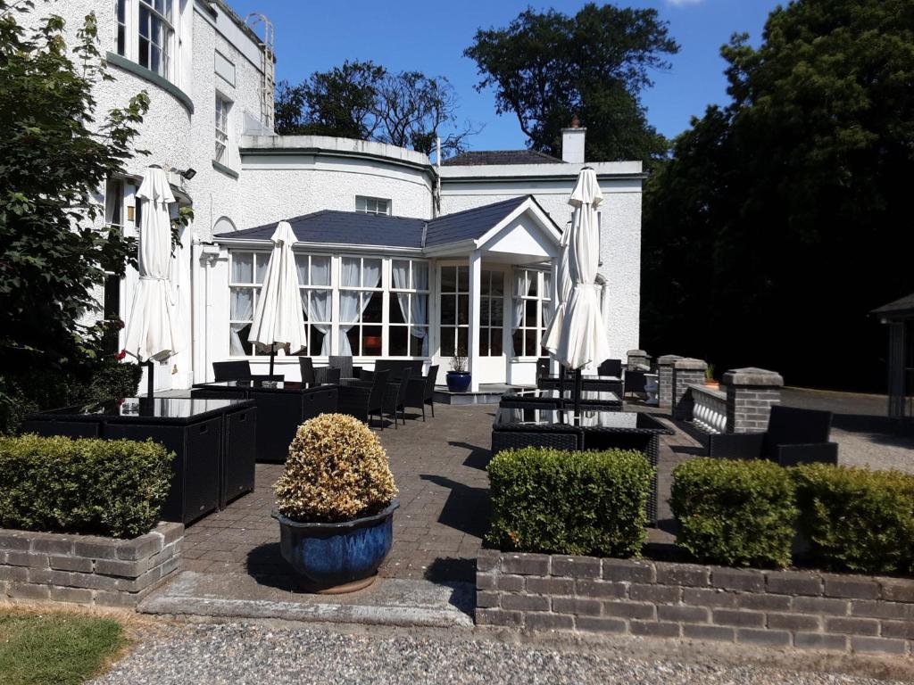 Κήπος έξω από το Leixlip Manor Hotel