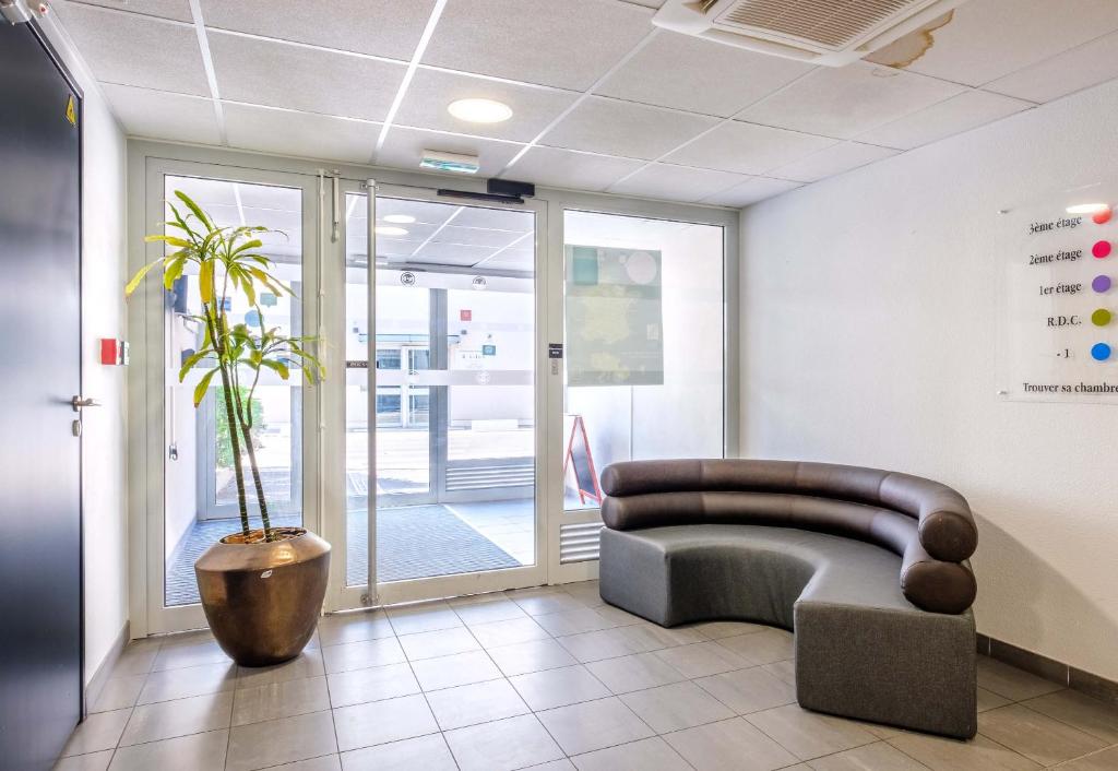 B&B HOTEL Cannes La Bocca Plage - Resim 5