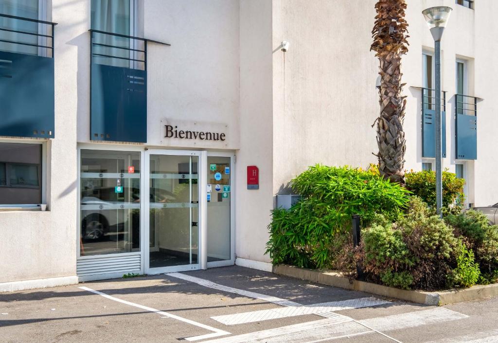 B&B HOTEL Cannes La Bocca Plage - Resim 21