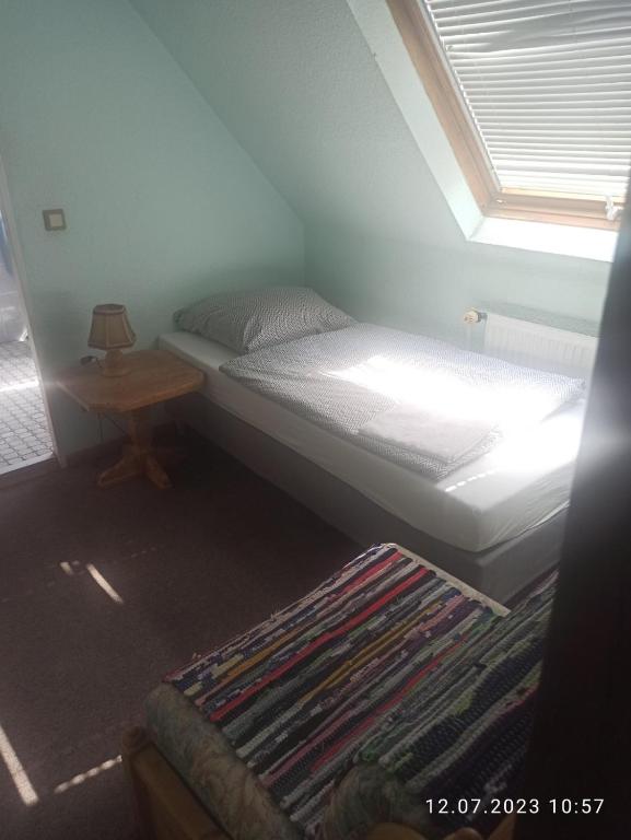 Postel nebo postele na pokoji v ubytování Landhotel Waldschänke