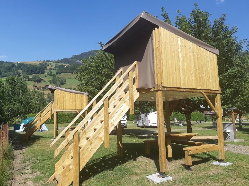 Peisaj natural din apropierea acestui camping