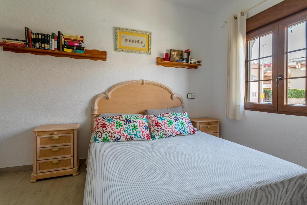 Posteľ alebo postele v izbe v ubytovaní Casa en la playa con piscinas A