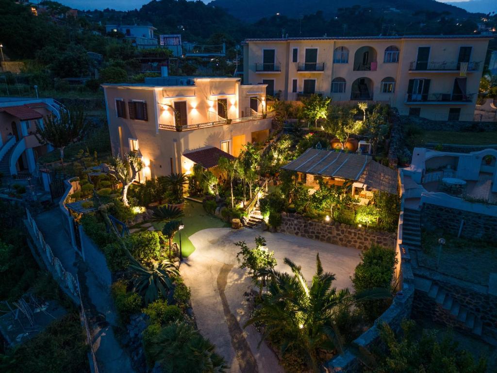 een luchtzicht op een herenhuis 's nachts bij La Rosa - Luxury B&B in Ischia