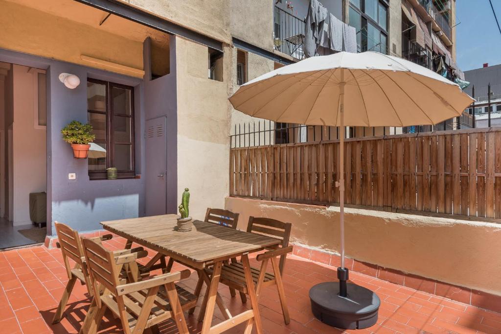Balkón alebo terasa v ubytovaní Cozy Apt with sunny terrace in the heart of Gracia