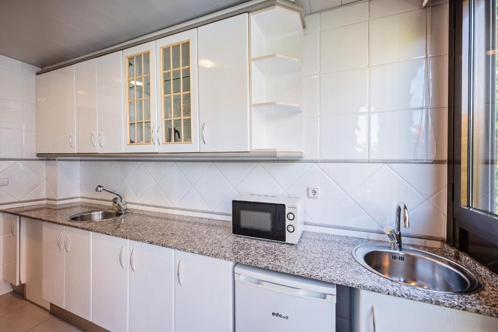 Kuchyňa alebo kuchynka v ubytovaní Aparthotel Napols - Abapart
