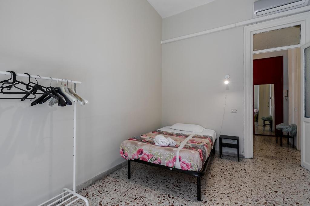 A bed or beds in a room at Palermo Central Apartment