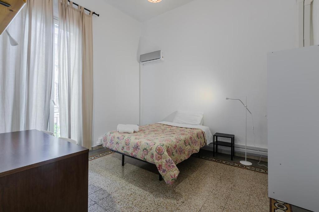 A bed or beds in a room at Palermo Central Apartment