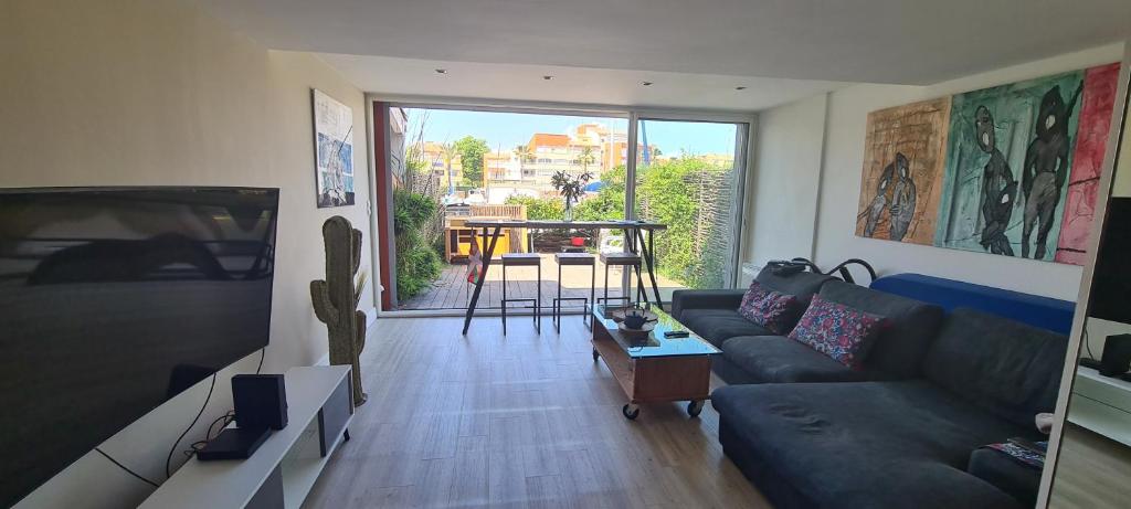 TV o dispositivi per l'intrattenimento presso Villa ou chambres sur l'Île des Marinas au Cap d'Agde