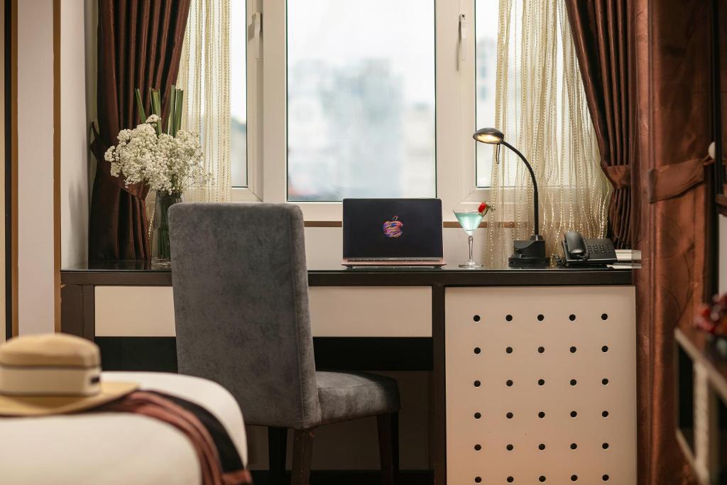 Postel nebo postele na pokoji v ubytování Hanoi La Palm Premier Hotel & Spa