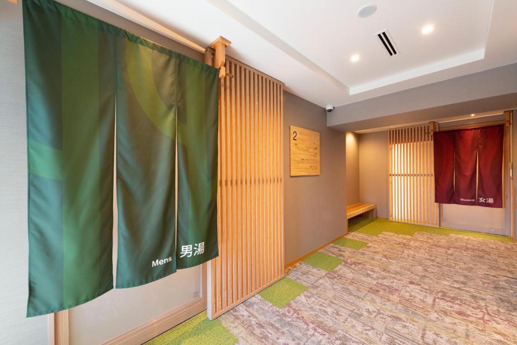 Postel nebo postele na pokoji v ubytování Shinrin Hotel
