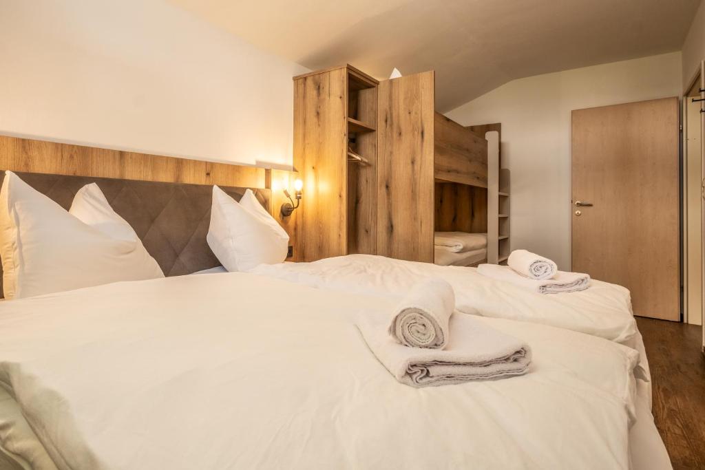 Postel nebo postele na pokoji v ubytování Alpha Apartments