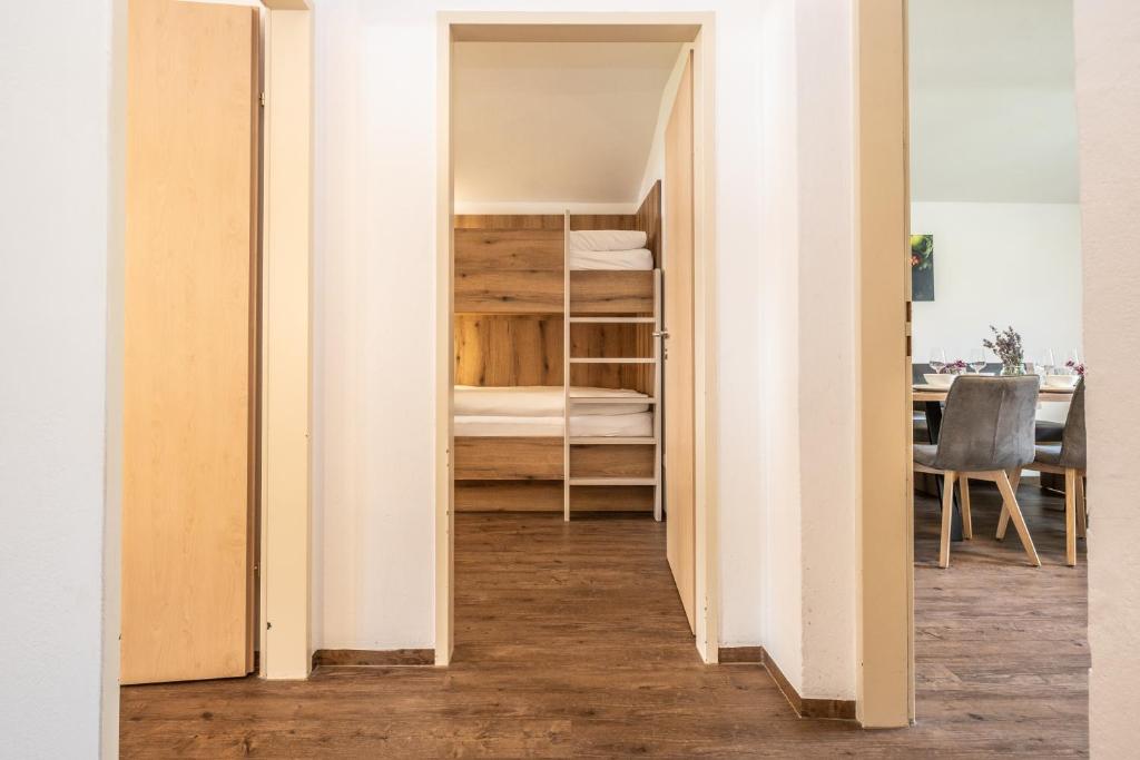 Postel nebo postele na pokoji v ubytování Alpha Apartments