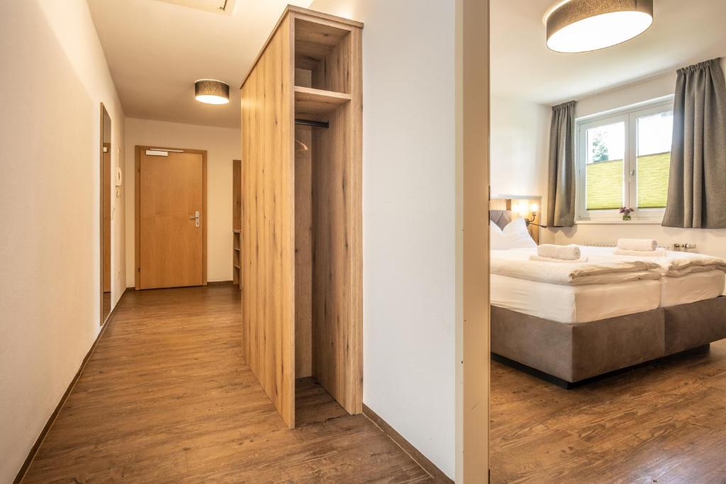 Postel nebo postele na pokoji v ubytování Alpha Apartments