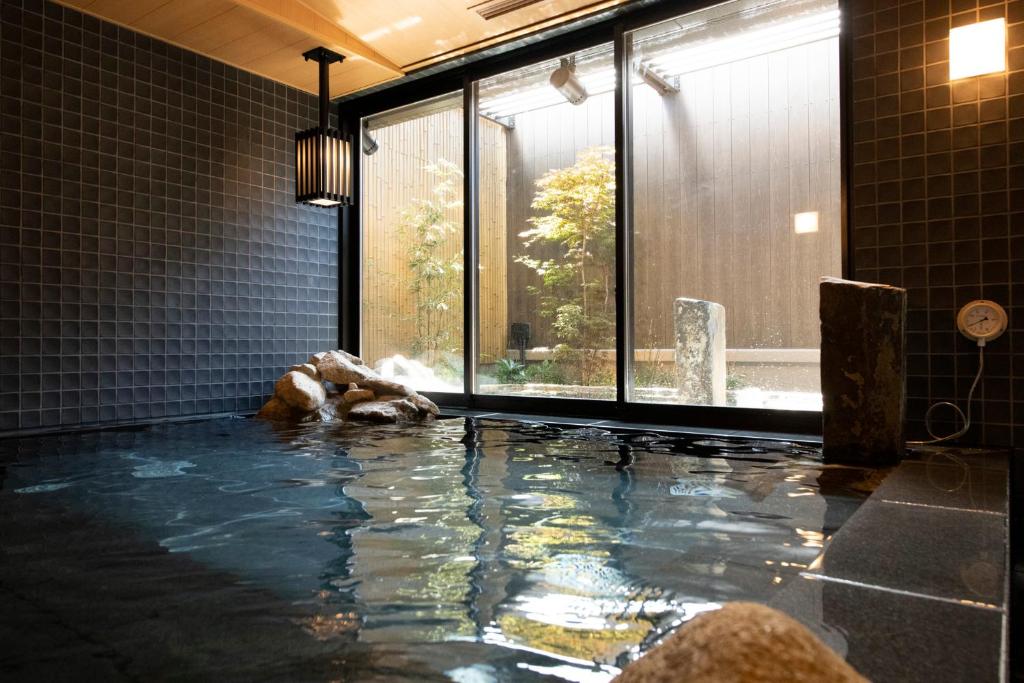 Bazén v ubytování Shinrin Hotel nebo v jeho okolí