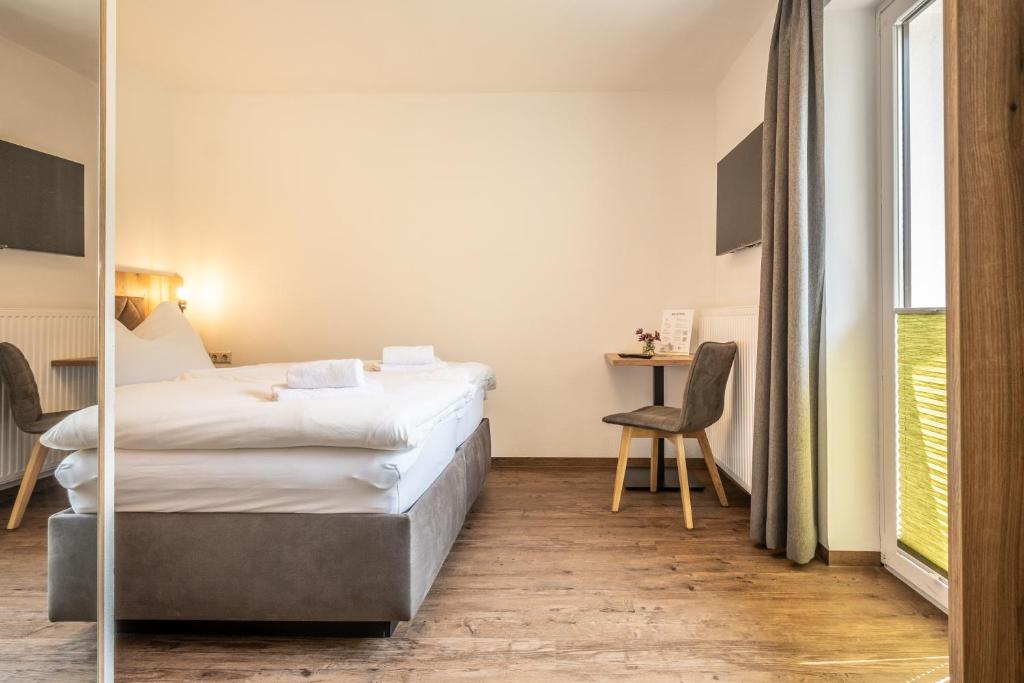 Postel nebo postele na pokoji v ubytování Alpha Apartments