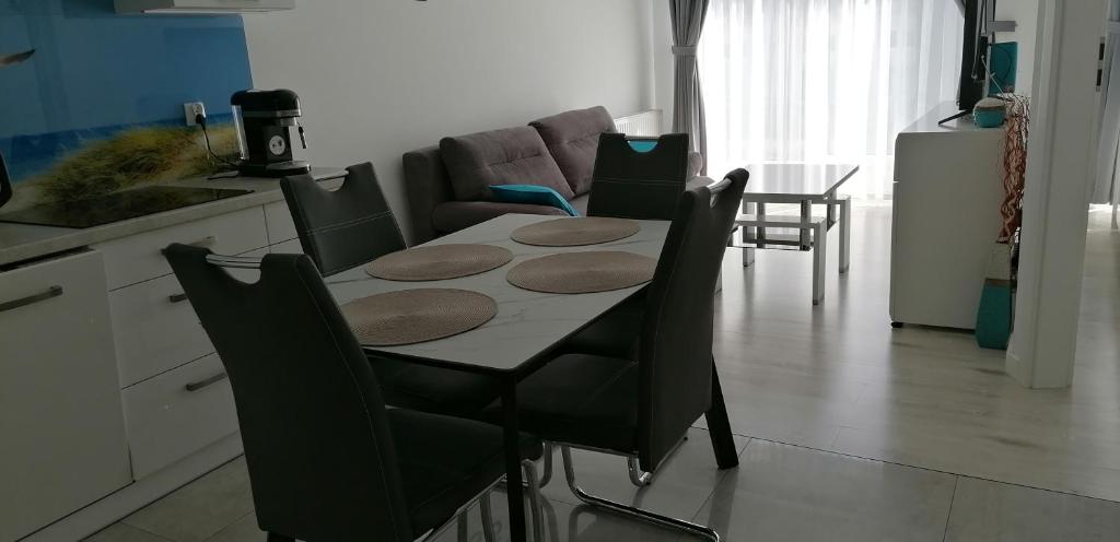 Kuchyňa alebo kuchynka v ubytovaní Apartamenty Mariela-Kołobrzeg z garażem