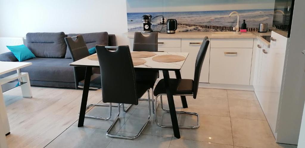 Kuchyňa alebo kuchynka v ubytovaní Apartamenty Mariela-Kołobrzeg z garażem