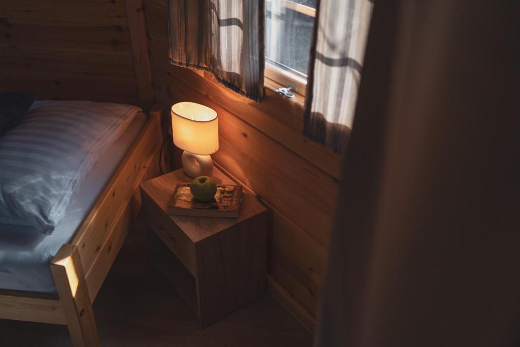 Postel nebo postele na pokoji v ubytování GLAMPING IZLETIŠTE BANOVAC