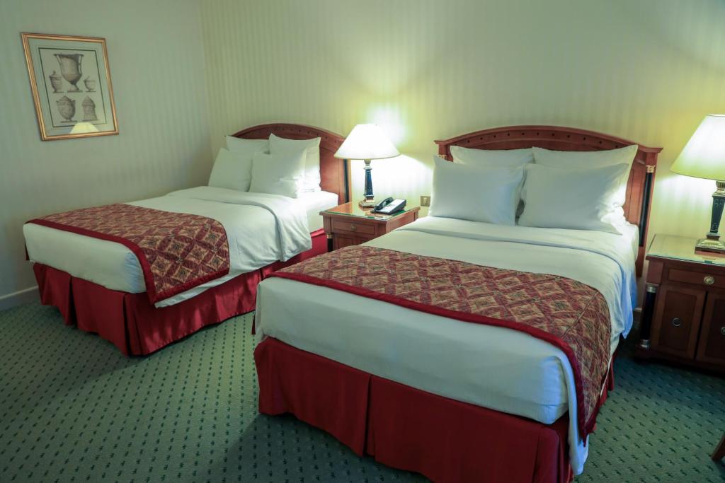 Кровать или кровати в номере The Bristol Hotel by Royal Orchid Hotel Management