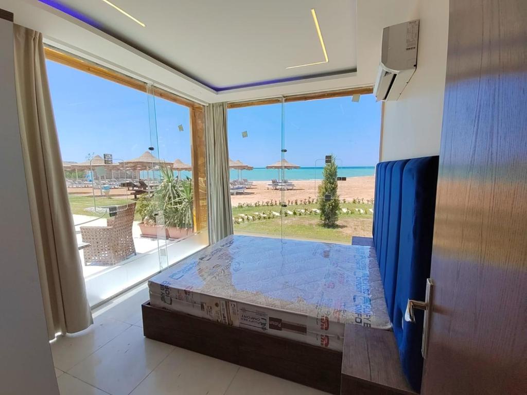 Casablanca star for families and couples only