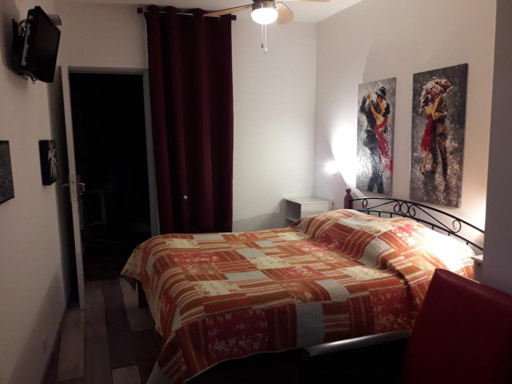 Postel nebo postele na pokoji v ubytování La Re'Belle