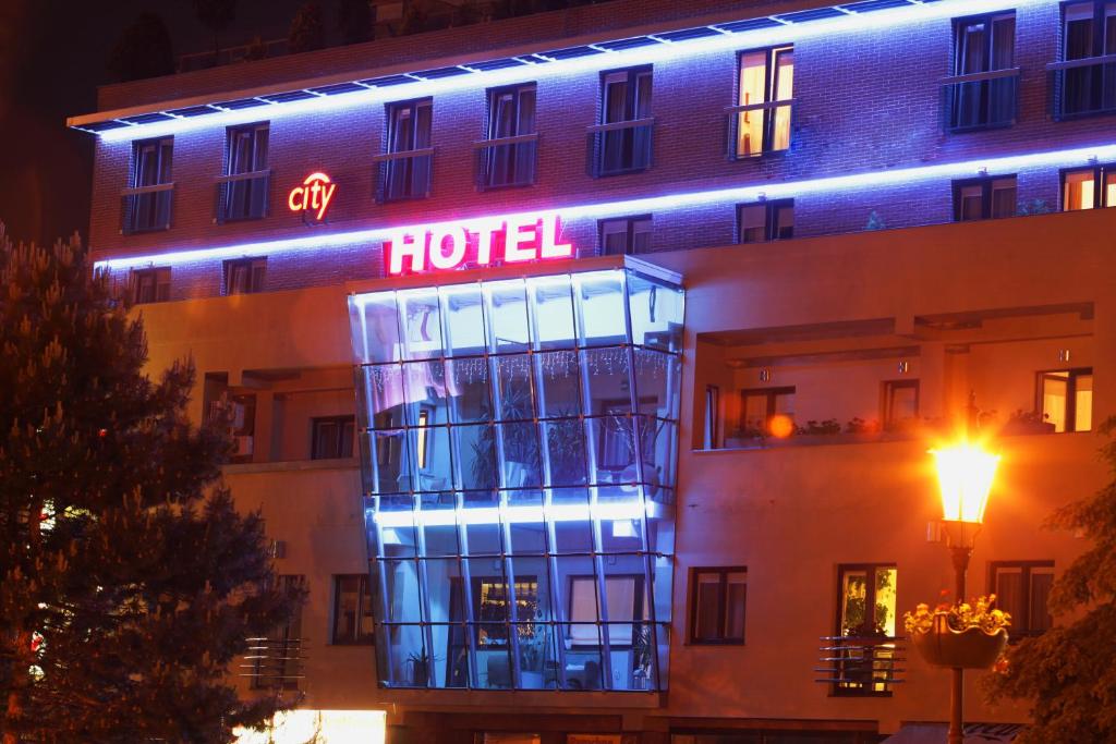 City Hotel Nitra with free parking - Resim 17