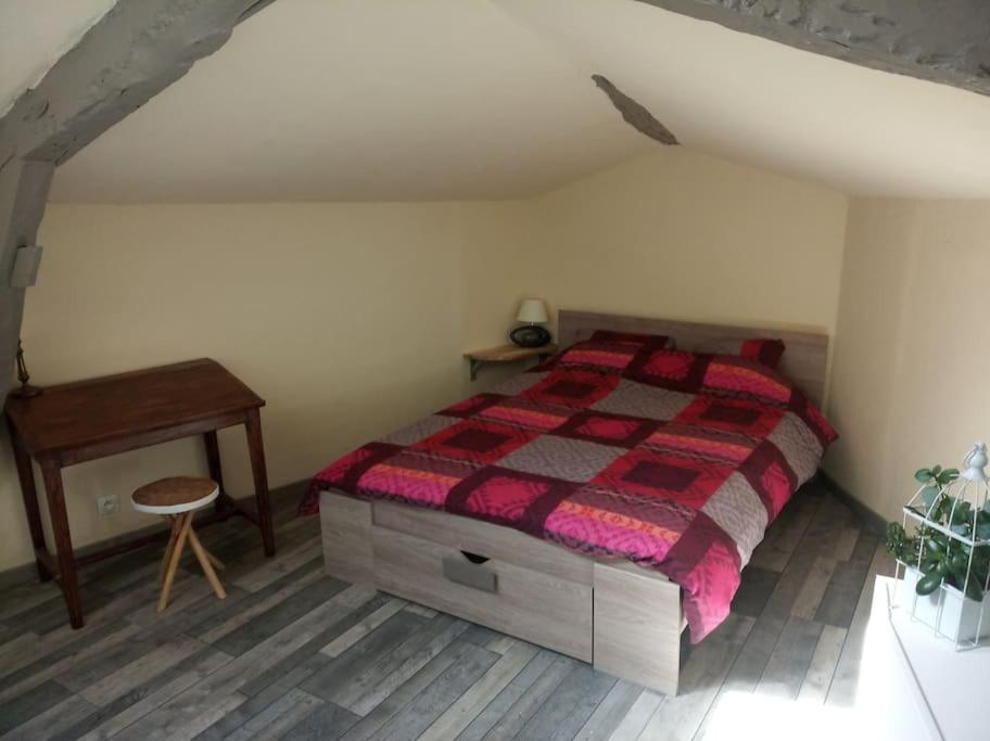 מיטה או מיטות בחדר ב-La vieille vigne