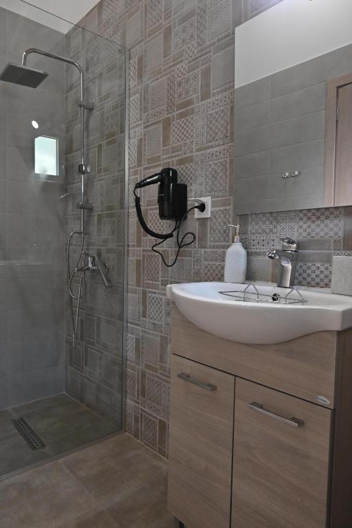 Koupelna v ubytování Lithino Rooms Kalamata