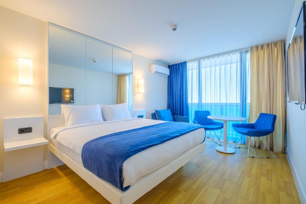 Postel nebo postele na pokoji v ubytování Orbi City Hotel Official D Block