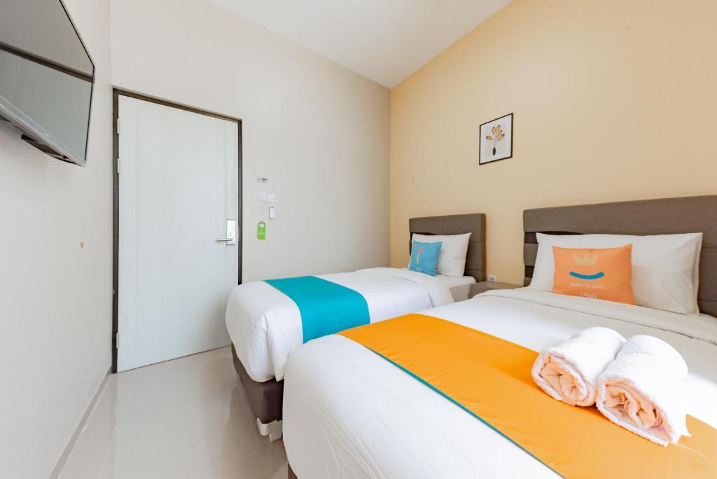 Postel nebo postele na pokoji v ubytování Sans Hotel Berau Square