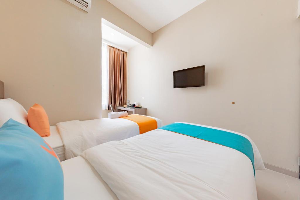 Postel nebo postele na pokoji v ubytování Sans Hotel Berau Square