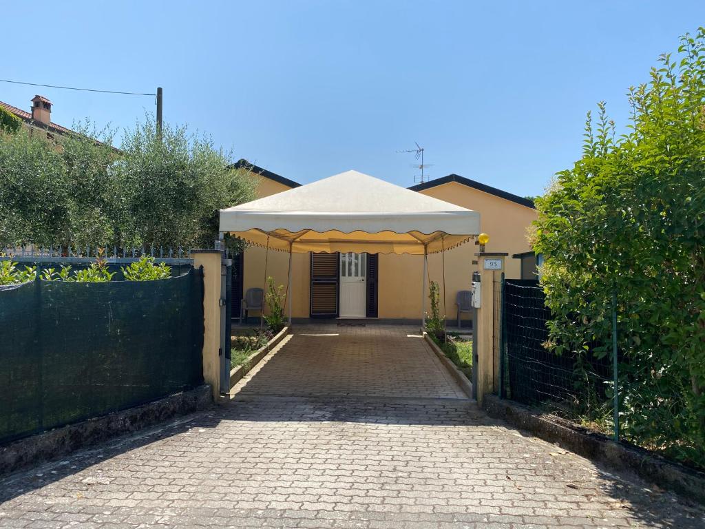 The building in which the holiday home is located