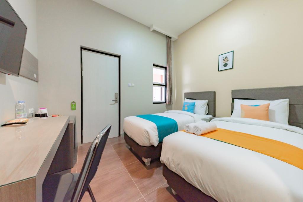 Postel nebo postele na pokoji v ubytování Sans Hotel Berau Square